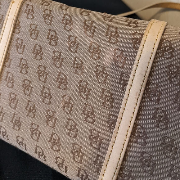 Dooney & Bourke barrel bag - Picture 8 of 14